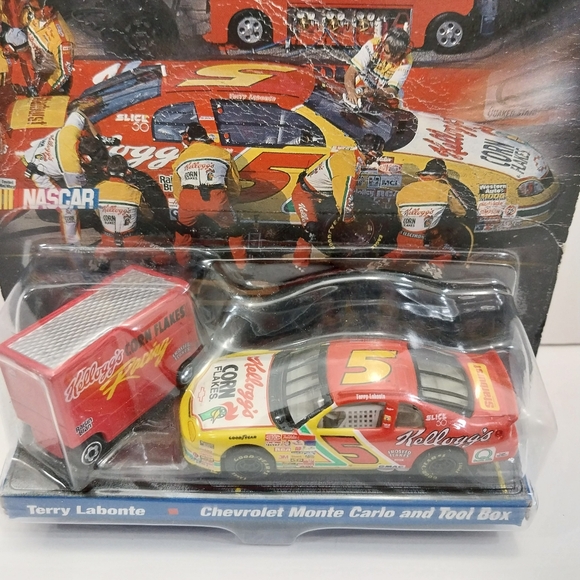 Terry Labonte #5 Hot Wheels Pro Racing Kelloggs Monte Carlo & Tool Box  #N045 - Picture 2 of 3